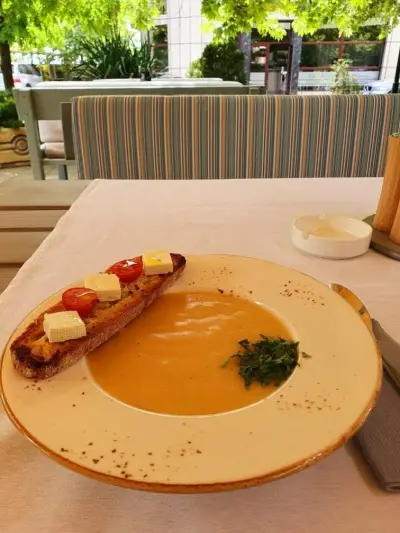 Хюга Ресторант / Hygge Restaurant