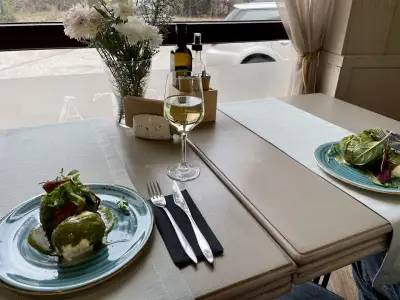 Хюга Ресторант / Hygge Restaurant