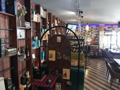 LaRue Bar&Dinner