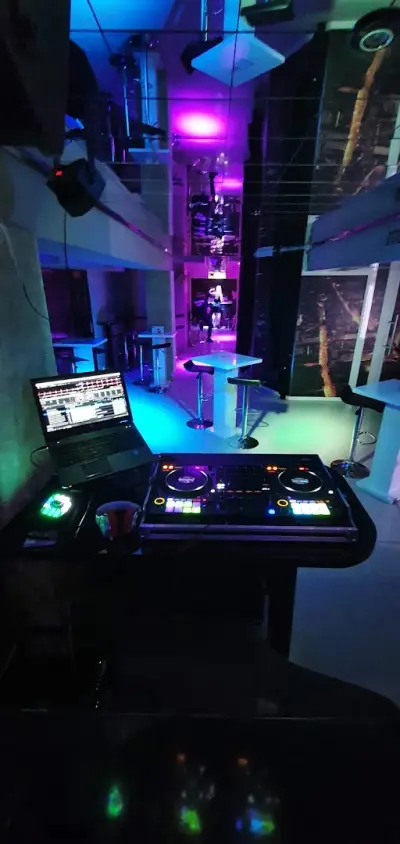 Piano Live Club Five Stars