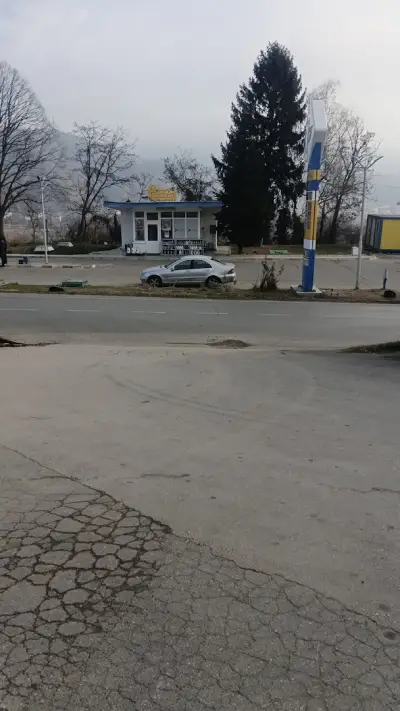 Бензиностанция "Петрол"