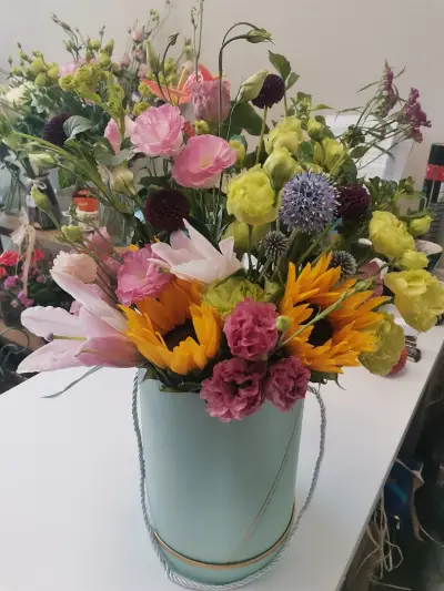 Магазин за цветя и подаръци MEME Flowers