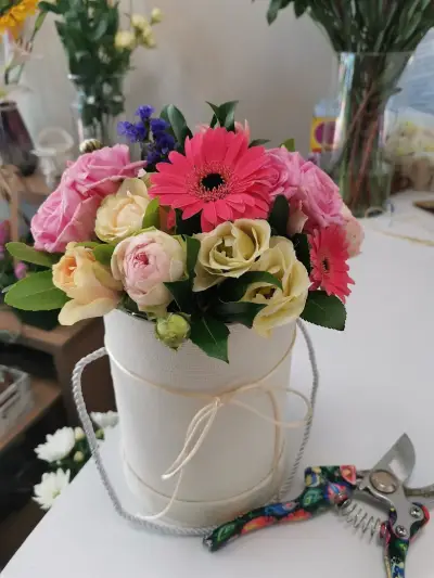 Магазин за цветя и подаръци MEME Flowers