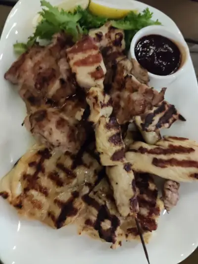 Kiwi Bar & Grill