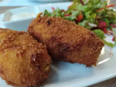 Kiwi Bar & Grill