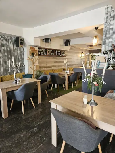 Bar 82