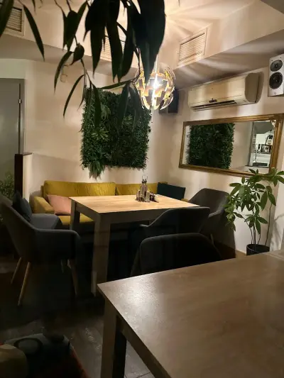 Bar 82