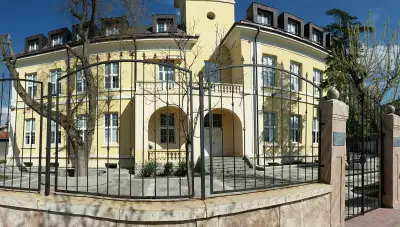 Национална Художествена Гимназия "Димитър Добрович"