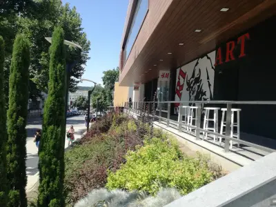 H&M