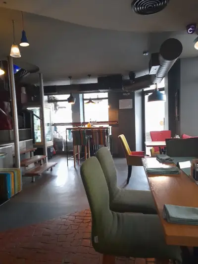 REVUE modern bar & dinner