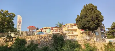 Хелиос Хотел