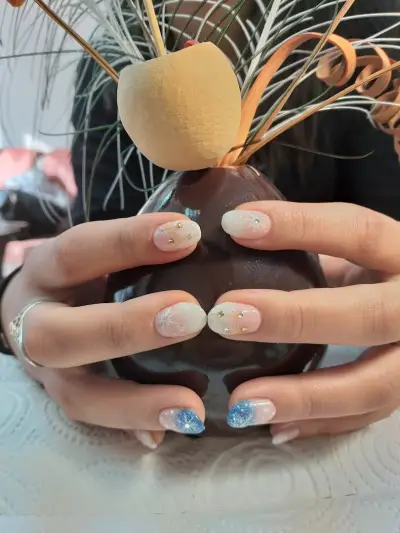 "Vogue Nails"