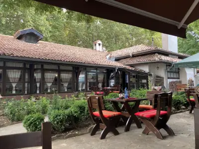 Гостилница и Хан Стария Добрич