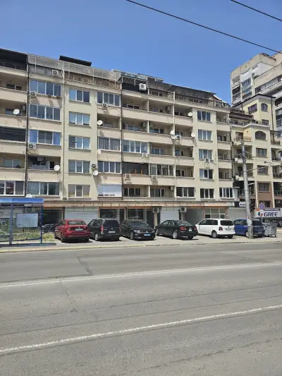 Магазини за дрехи "Зиг Заг"