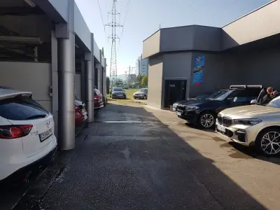 Автокозметичен център FACTOR