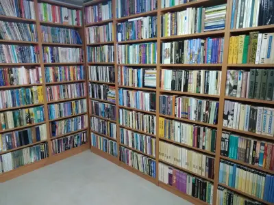 Антикварна книжарница Чоко и Боко