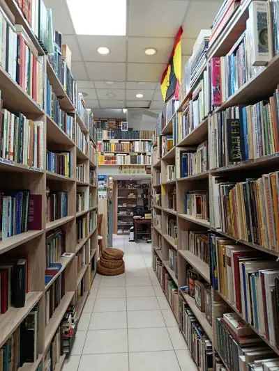 Антикварна книжарница "Антикварница" - Гладстон