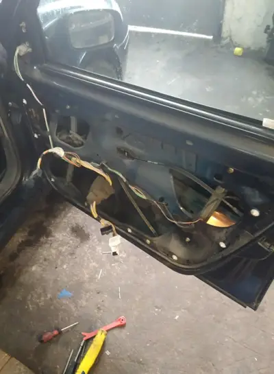 Ел . стъкла автосервиз ЛЮБОКАР 69