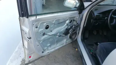 Ел . стъкла автосервиз ЛЮБОКАР 69