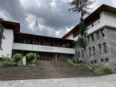 Национално училище за фолклорни изкуства „Широка лъка“