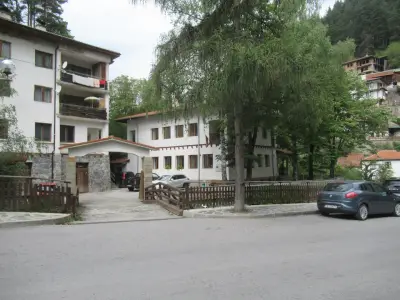 Национално училище за фолклорни изкуства „Широка лъка“