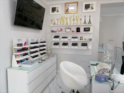 Учебен Център за Маникюристи GEL.IT.UP Nail School