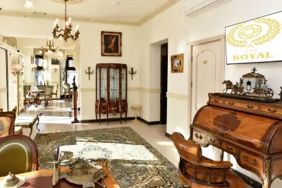 Royal Hotel