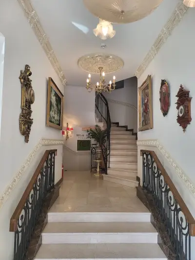 Royal Hotel