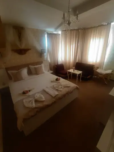 ANTIQUES & GOLD Boutique Guesthouse