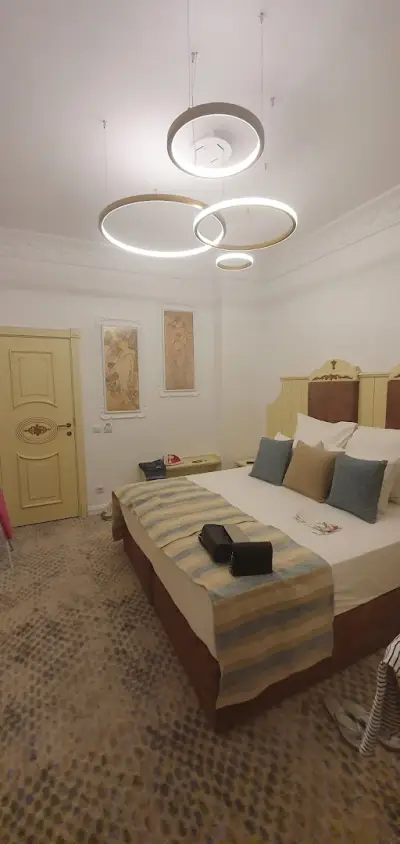 ANTIQUES & GOLD Boutique Guesthouse