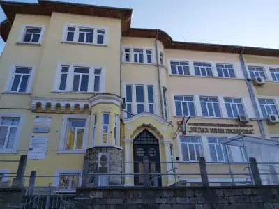 ПГ по облекло „Недка Иван Лазарова“
