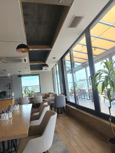 Skyline bar & dinner