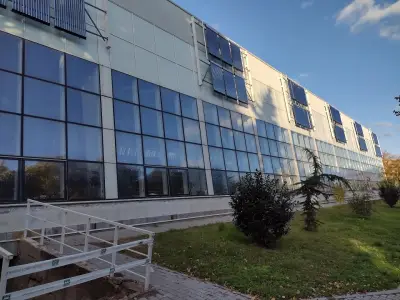 Закрит плувен басейн