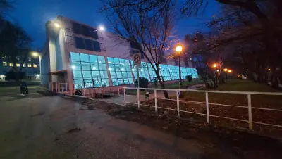 Закрит плувен басейн