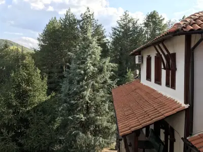 Семеен хотел Щастливците