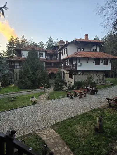 Семеен хотел Щастливците