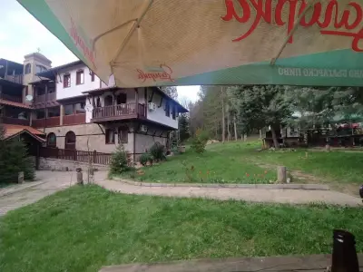 Семеен хотел Щастливците
