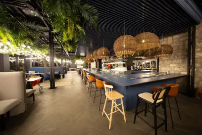 042 Bar and Dinner