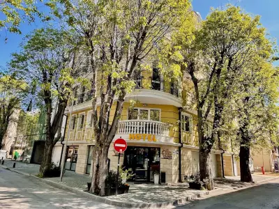 Art Green Boutique Hotel