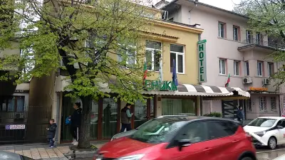 Еника