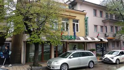 Еника