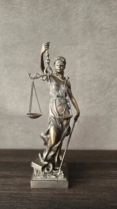 АДВОКАТ ЦВЕТЕЛИНА АНГЕЛОВА ВАРНА