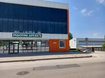 Работни дрехи и обувки на добри цени