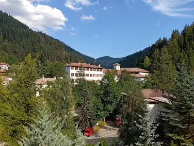 Shiroka Laka Hotel