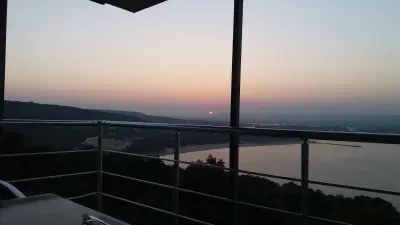 КЪМПИНГ ЛАЗУРЕН БРЯГ