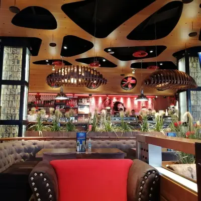 Happy Bar & Grill Yan Palah