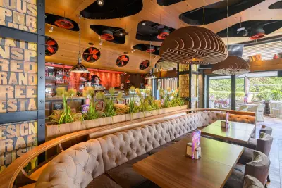 Happy Bar & Grill Yan Palah