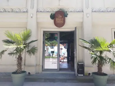 Monkeys restaurant