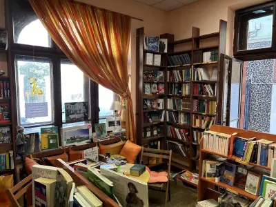 Shakespeare & Friends Bookshop, Книжарница Шекспир и приятели