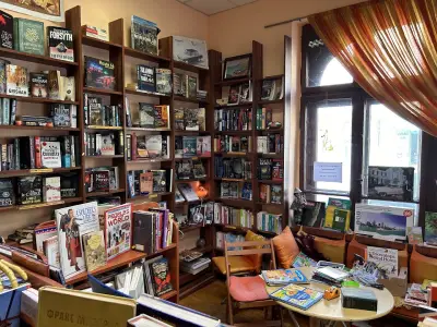 Shakespeare & Friends Bookshop, Книжарница Шекспир и приятели